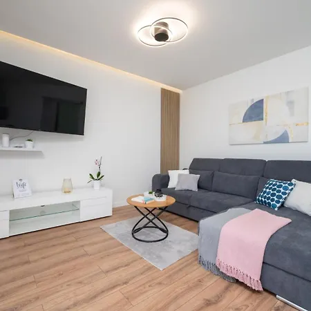 Gracin - Brand New With Terrace And Seaview شقة