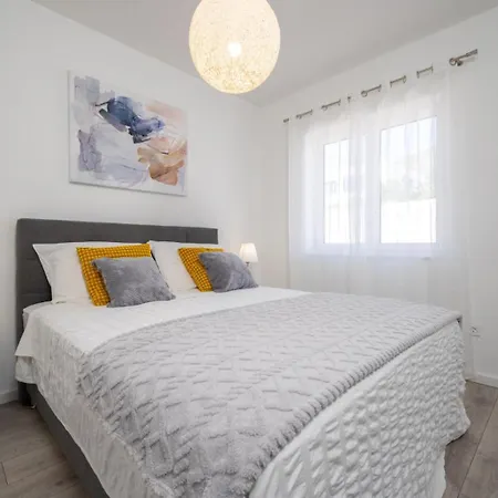 Gracin - Brand New With Terrace And Seaview تروغير