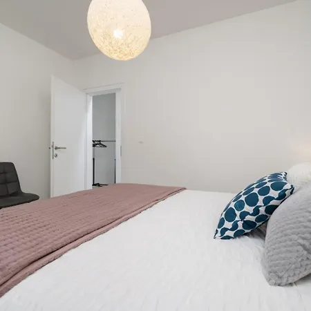 Gracin - Brand New With Terrace And Seaview شقة