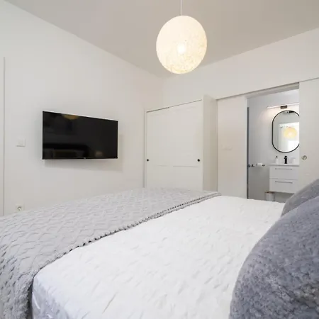 Gracin - Brand New With Terrace And Seaview شقة تروغير