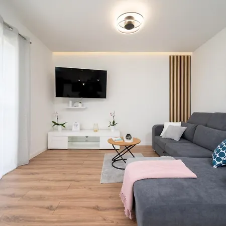 Gracin - Brand New With Terrace And Seaview تروغير