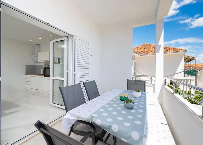 Gracin - Brand New With Terrace And Seaview Apartamento Trogir